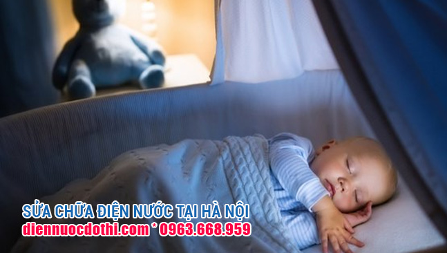 Mách mẹ những lưu ý khi sử dụng bóng đèn ngủ cho trẻ sơ sinh