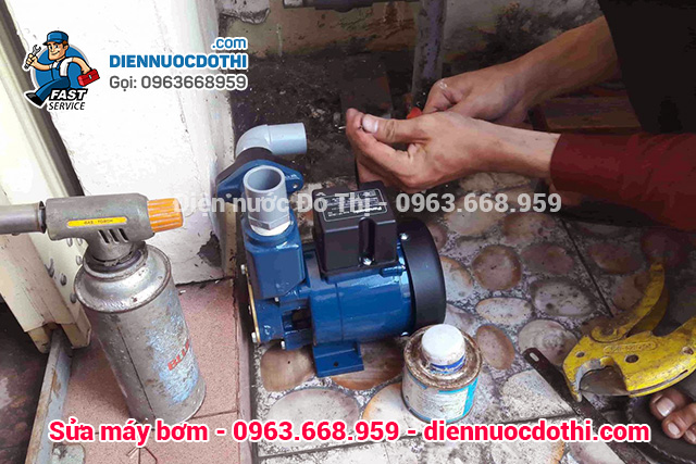 Máy bơm đang bơm thì bị chập và cháy Máy bơm đang bơm thì bị chập và cháy