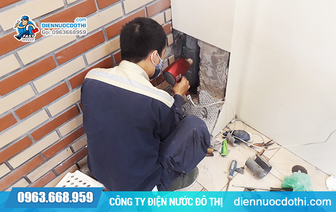 Nghề sửa điện nước là nghề chịu nhiều vất vả Nghề sửa điện nước là nghề chịu nhiều vất vả