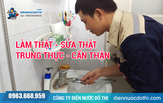 Thợ sửa chữa cẩn thận, trung thực trong sửa chữa và báo giá